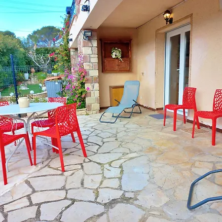 A 700m : Cocon Paisible * Saint-Raphael (Var)